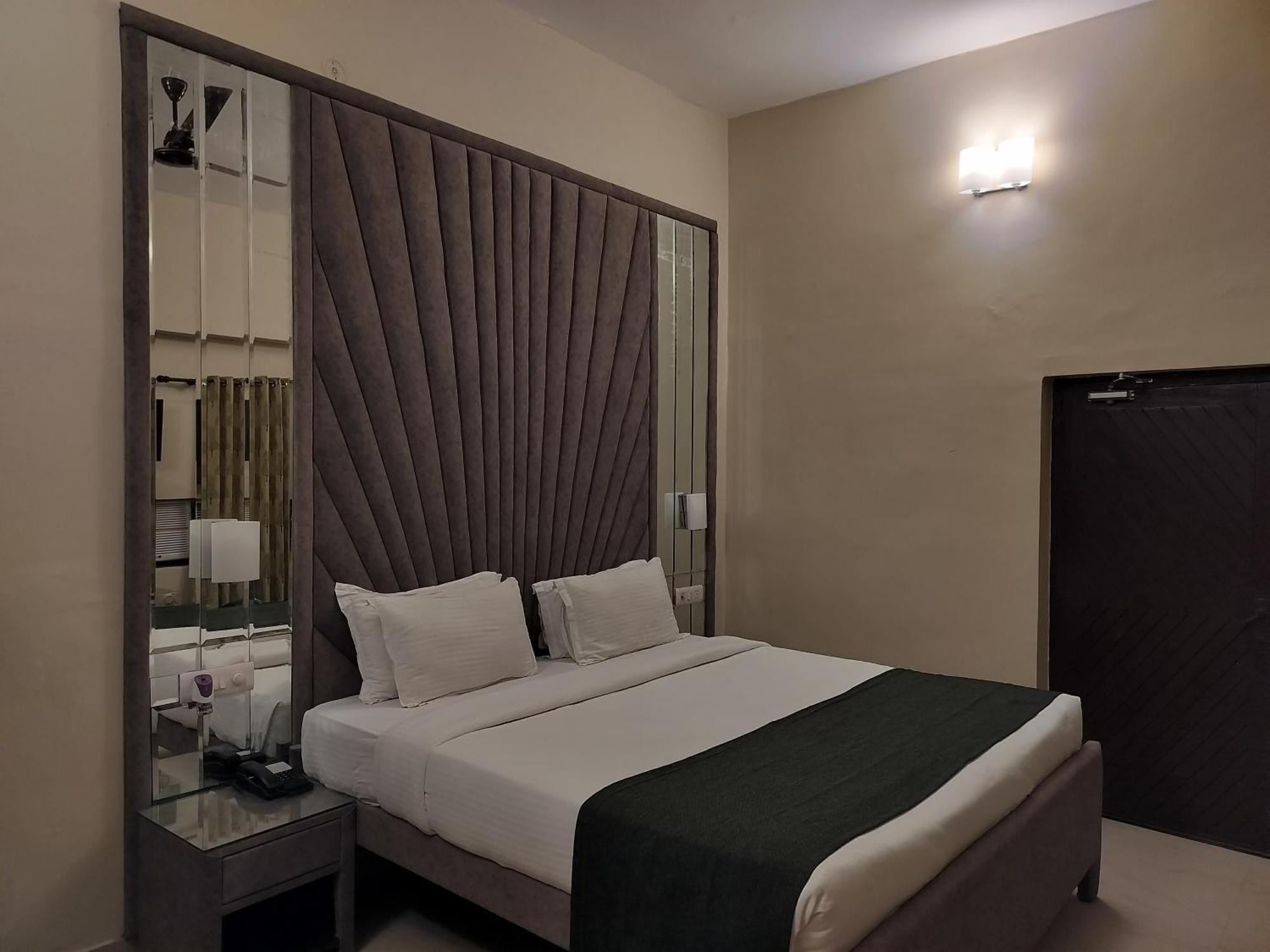 Bel-La Monde Hotel "Riverside" - Jim Corbett Garjia Zewnętrze zdjęcie